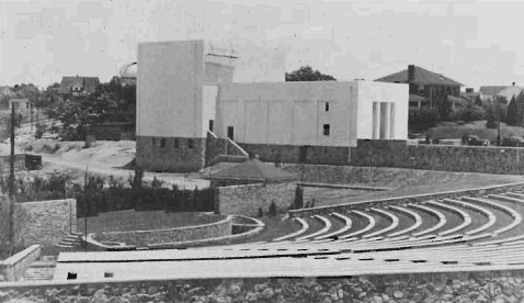 The amphitheatre and nearly completed theatre in 1940.
