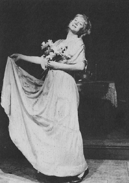 Elizabeth Cannon as Amanda in The Glass Menagerie (1947-48).