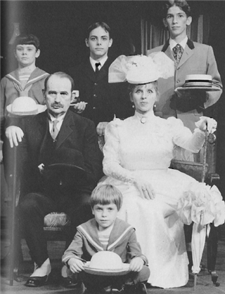 A Day family portrait from Life With Father (1965-1966). Morton Bailey and Mary-Fran Lyman are the parents. David Munger seated on floor. Others not identified. 